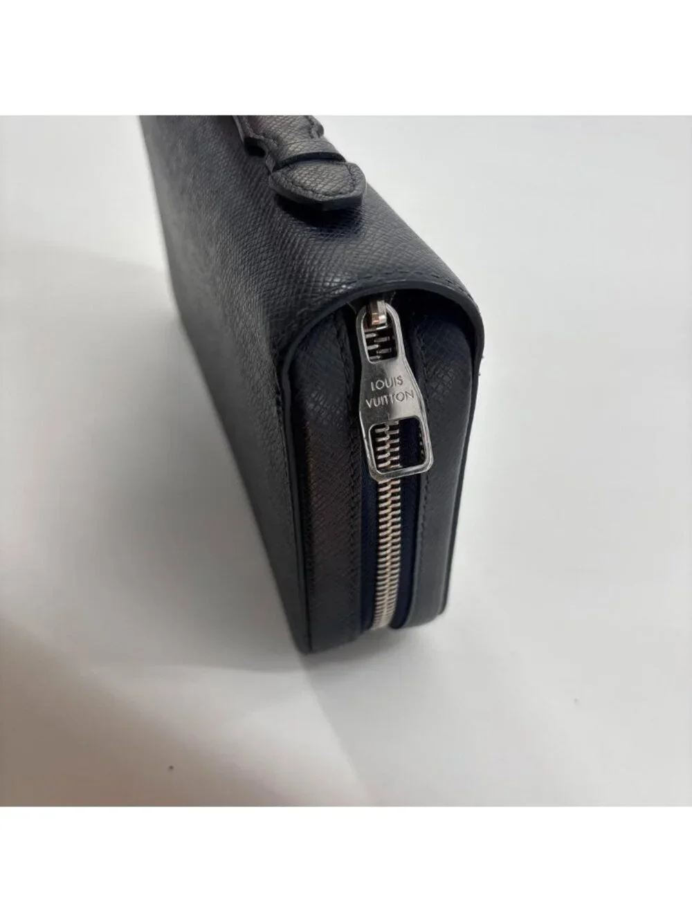 Louis Vuitton Taiga Zippy XL Wallet